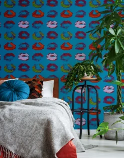 Neon Kiss, Blue